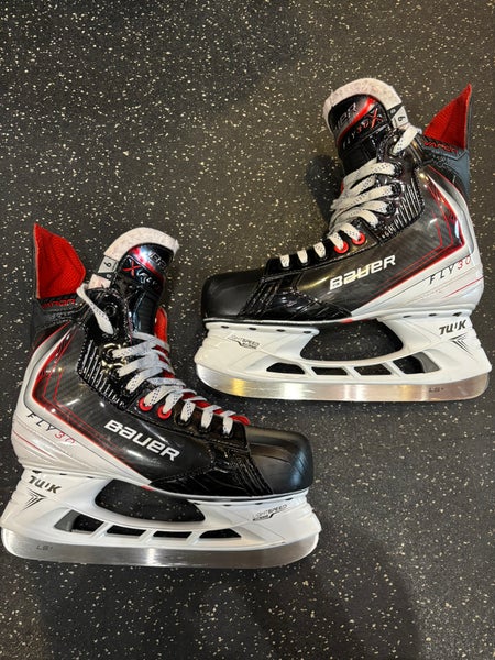 2025 Bauer Vapor Fly30 Hockey Skates Regular Width 9 (Used)