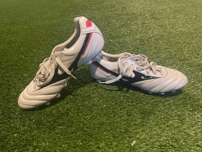 White Unisex Size M 8.0 (W 9.0) Mizuno Molded Cleats Cleats (Used) Great Condition