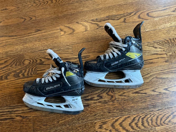 2020 Bauer Supreme 3S Pro Hockey Skates Regular Width Size 2.5 (Used)