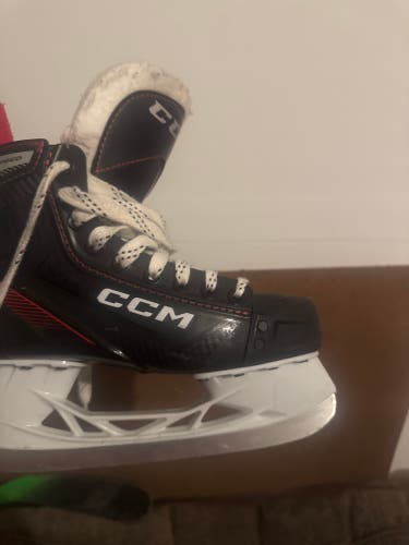 CCM JetSpeed FT455 Hockey Skates Regular Width 5 (Used)