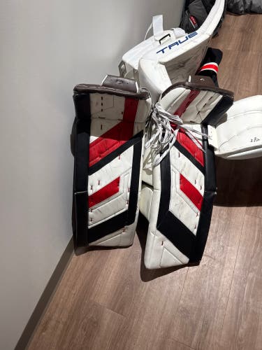 33" True HZRDUS 7X4 Goalie Leg Pads (Used)