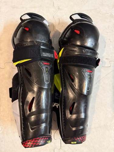 Junior Bauer Vapor Hyperlite 12" Shin Pads (Used)