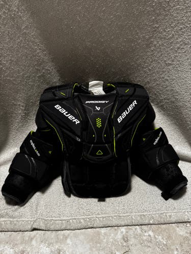 Small/Medium Bauer Prodigy Goalie Chest Protector (Used)