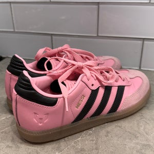Pink Kids 4.5Y (Big Kids / Youth) Adidas Samba Indoor Cleats (Used)