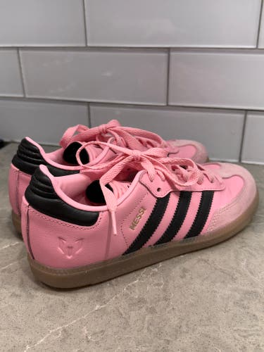 Pink Kids 4.5Y (Big Kids / Youth) Adidas Samba Indoor Cleats (Used)
