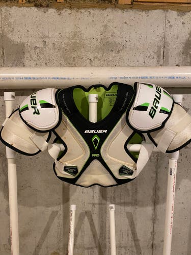 Bauer Pro Shoulder Pads