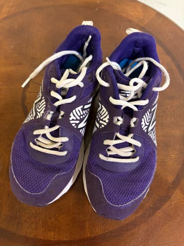 Kid's 4.5Y (Big Kids / Youth) New Balance Turf Cleats (Used)