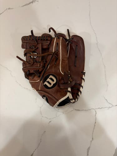 Wilson A900 RH Infield Baseball Glove 11.5" (Used)