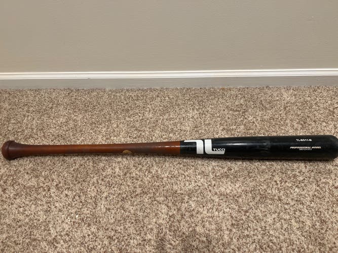 Tucci BO11 Maple Bat 33.5" (Used)