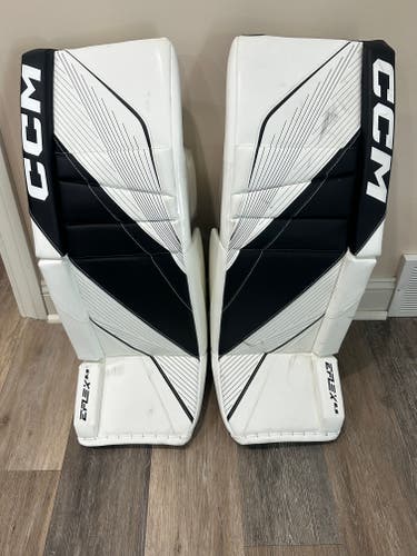 33" CCM EFlex 6.9 Goalie Leg Pads (Used 5-6 times