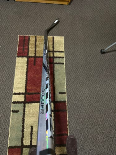 Senior Bauer Twitch Right Handed Hockey Stick P92 77 Flex (New)