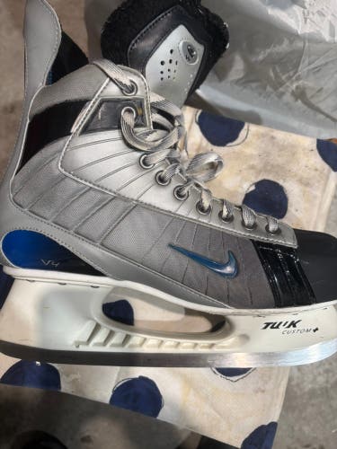 Nike Quest V4 Hockey Skates Regular Width 10 (Used)