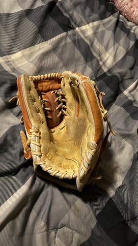 2023 Wilson RH Infield A2000 1789 Baseball Glove 11.5" (Used)