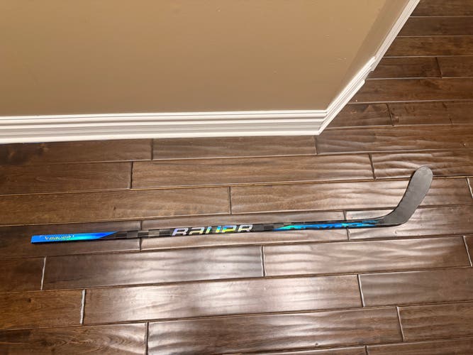 Intermediate Bauer Nexus Sync Left Hand Hockey Stick P28 65 Flex (Used)