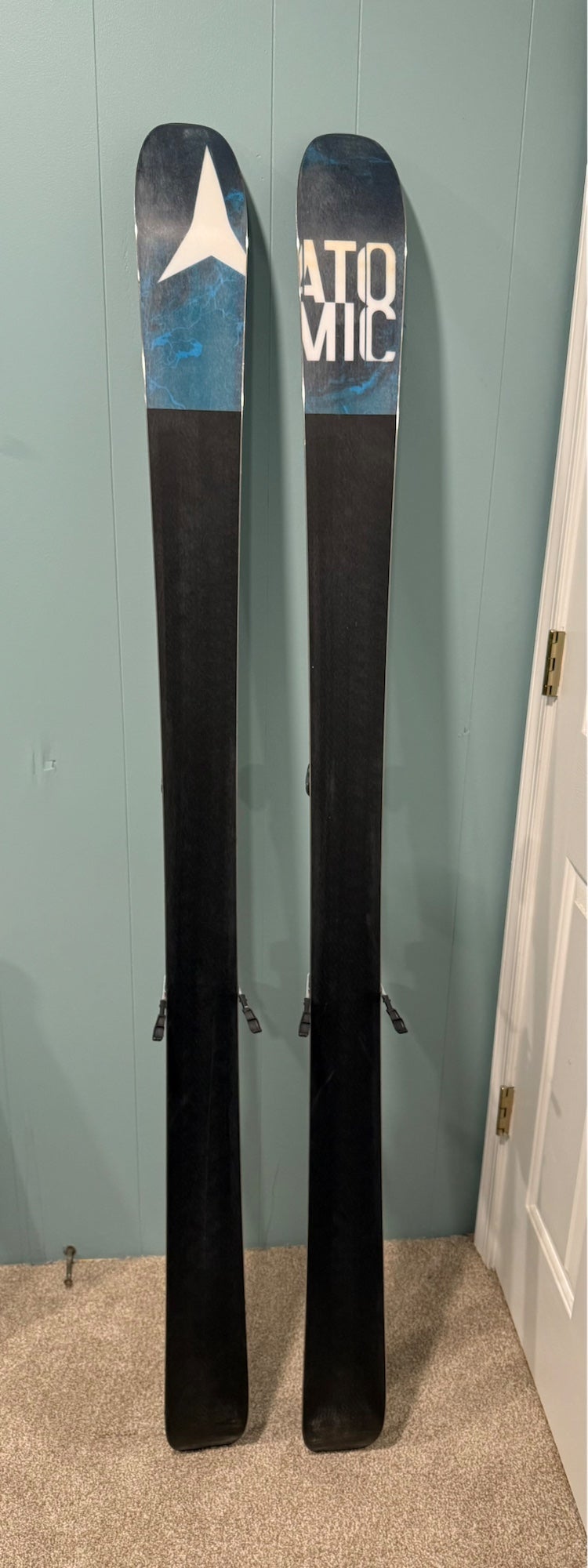 Men's Atomic Theory 177 cm Skis With Marker Griffon 13 Bindings