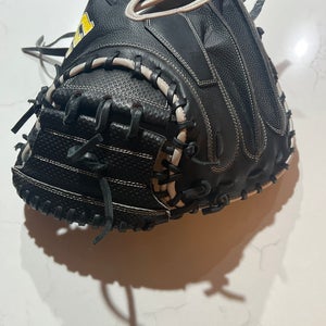 Wilson A2000 RH Catcher's Baseball Glove 33.5" (Used)