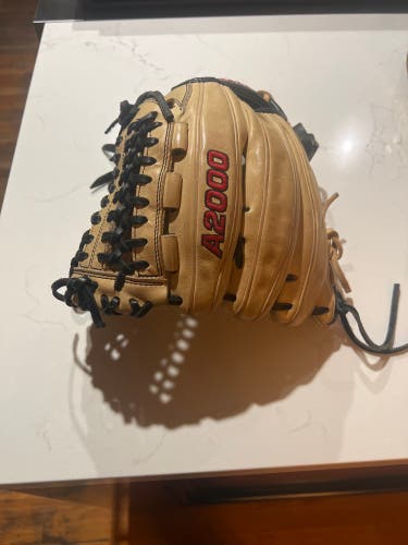 Wilson A2000 RH Pitcher's Baseball Glove 11.75" (Used)