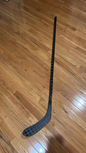 Senior Extra Lite Right Handed Hockey Stick P28 95 Flex Pro Stock (New)