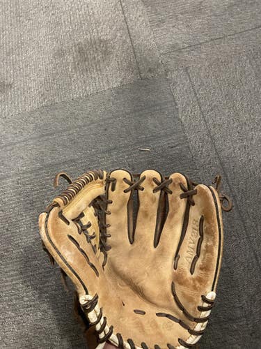 Used Akadema AMV218 BB/SB Glove RH Throw Tan 11 1/2" 11614-S000229644