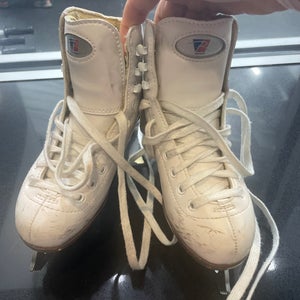 Riedell Figure Skates B Junior 1 (Used)