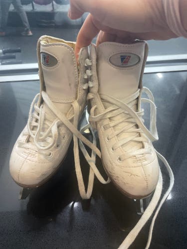 Riedell Figure Skates B Junior 1 (Used)