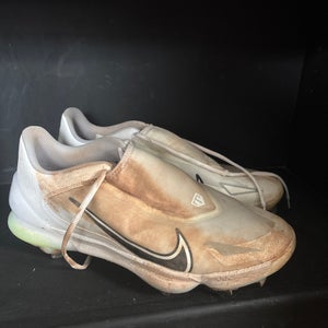 White Men's Size M 12.0 (W 13.0) Adult Nike Trout Low Top Metal (Used)