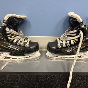2024 Bauer Supreme M40 Hockey Skates Regular Width Size 3 (Used)