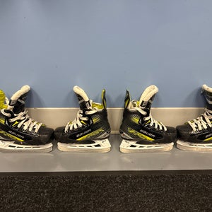 2023 Bauer Vapor X4 Hockey Skates Regular Width 9 (Used)