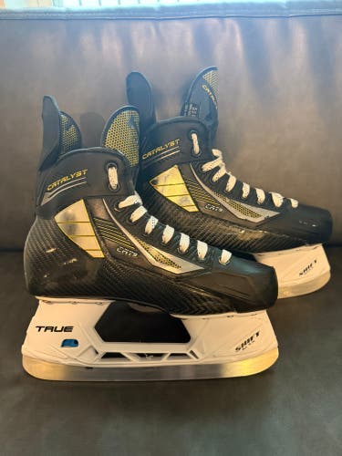 2022 True Catalyst 9 Hockey Skates Regular Width Size 5.5 (Used)