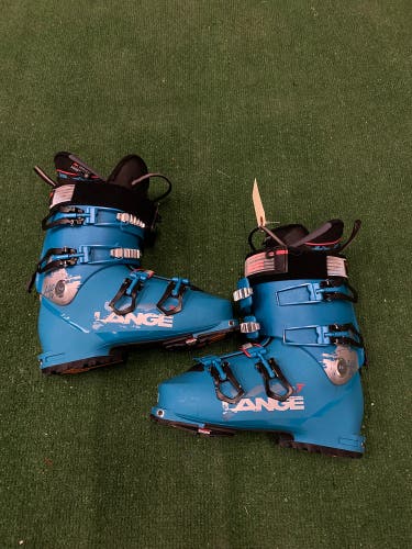 Women's Lange XT3 LV Ski Boots Medium Flex | 303mm (Used)