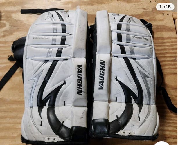 20" Vaughn Velocity VPG-7100 Goalie Leg Pads (Used)