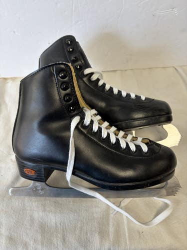 Boys Junior Size 4 Black Riedell Figure Ice Skates.