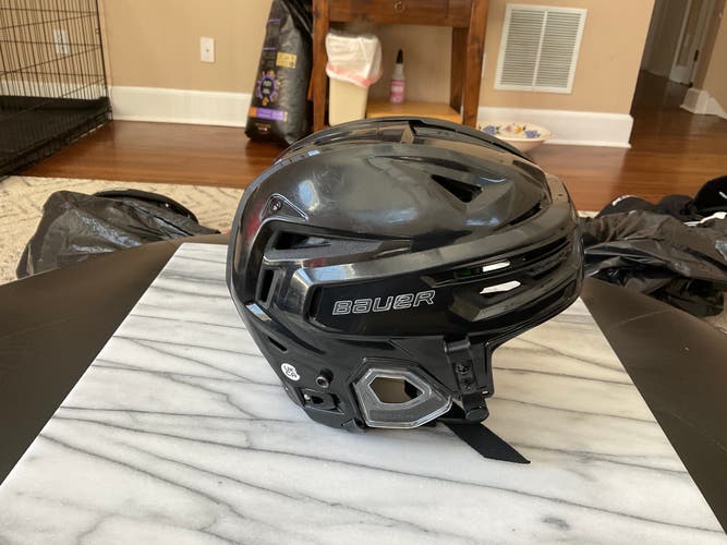 Medium Bauer Re-Akt 155 Helmet (Used)