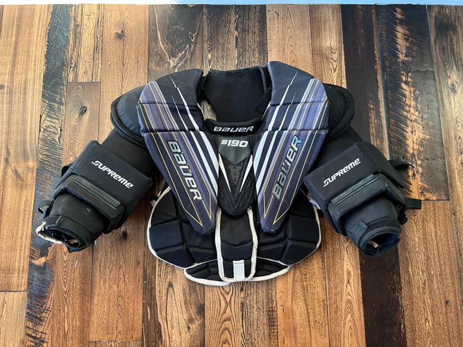 Medium 2017 Bauer Supreme S190 Goalie Chest Protector (Used)