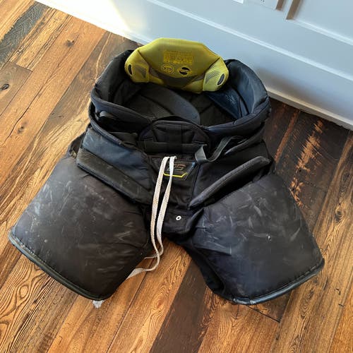 Senior Medium 2018 Bauer Supreme 2S Pro Hockey Goalie Pants (Used)