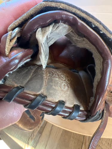 Louisville Slugger TPX Omaha RH Baseball Glove 12" (Used)