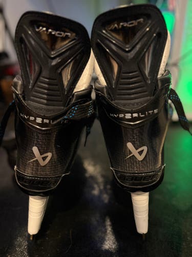 2023 Bauer Vapor Hyperlite 2 Hockey Skates Regular Width 7.5 (Used)