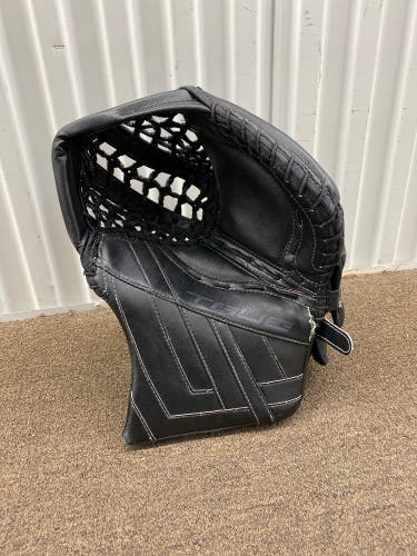 True HZRDUS Px4 580 GOALIE GLOVE (Used)