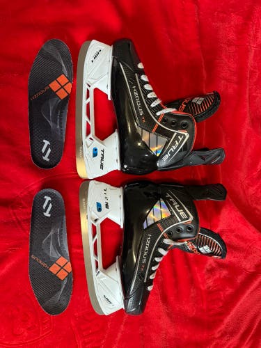 2023 True HZRDUS 7x Hockey Skates Wide Width 7 (Used)