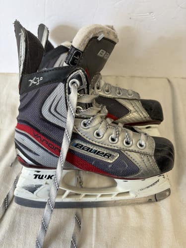 Junior Size 1 Bauer Vapor X 3.0 Ice Hockey Skates. Excellent Condition