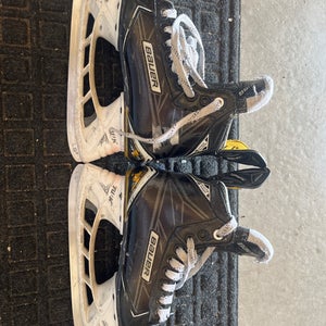 Bauer Supreme Hockey Skates Regular Width Size 2.5 (Used)