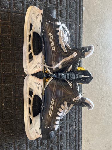 Bauer Supreme Hockey Skates Regular Width Size 2.5 (Used)