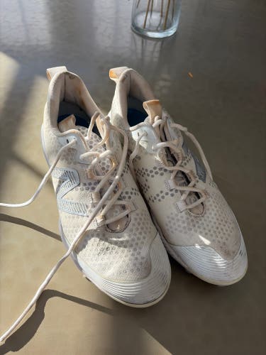 White Men's Size M 11.0 (W 12.0) Adult New Balance Compv3 Low Top Molded Cleats (Used)