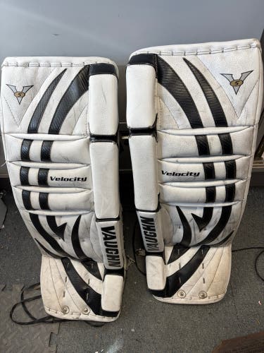 28" Vaughn Velocity V5 Goalie Leg Pads (Used)