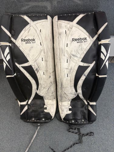 31" Reebok 9000 Goalie Leg Pads (Used)