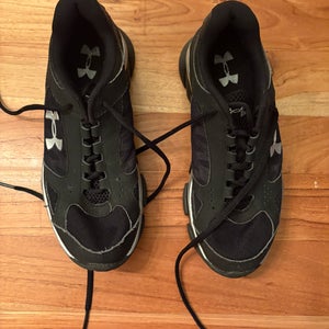 Black Unisex 3Y (Big Kids) Youth Under Armour Assert 6 Cross-training Running Sneakers (Used)