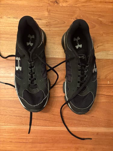 Black Unisex 3Y (Big Kids) Youth Under Armour Assert 6 Cross-training Running Sneakers (Used)