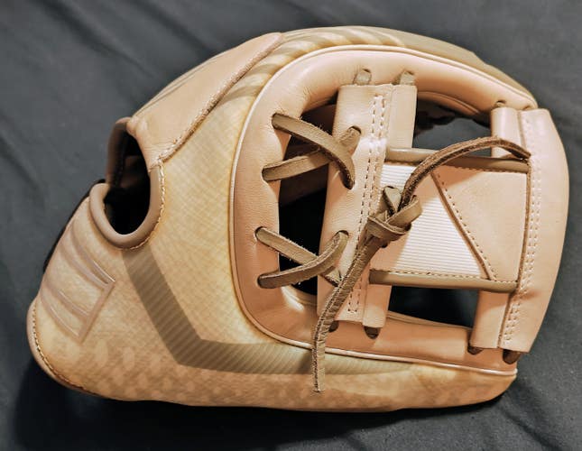 Rawlings Rev1x Baseball Glove - White RHT 11.75”- Not Broken In.