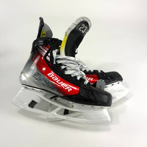 Used Red Bauer Vapor Hyperlite 2 Skates | Size 8.5 C | Kurashev | J426