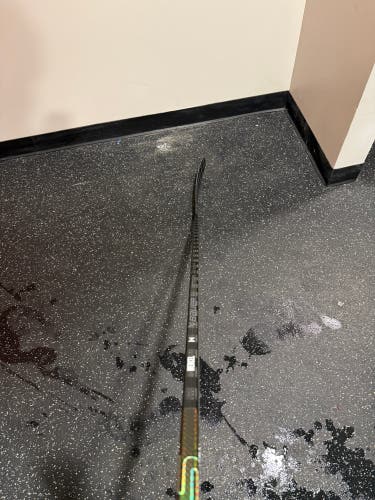 Nexus 2N Pro XL Left P92M 77 Flex dressed as blackout tracer Bauer hockey stick